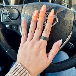 Oura ring gen 3 
Color: stealth 
Size: 10
Style: heritage